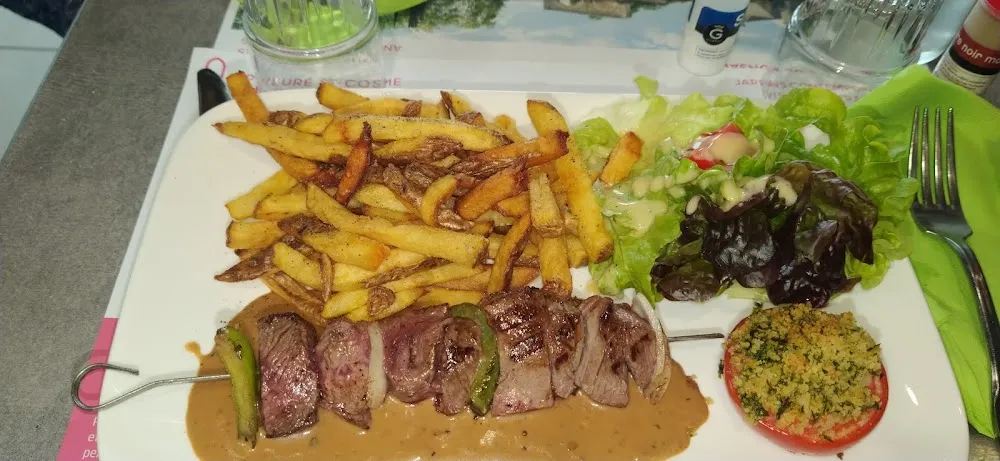 Brochettes de Boeuf Et Frites Maison